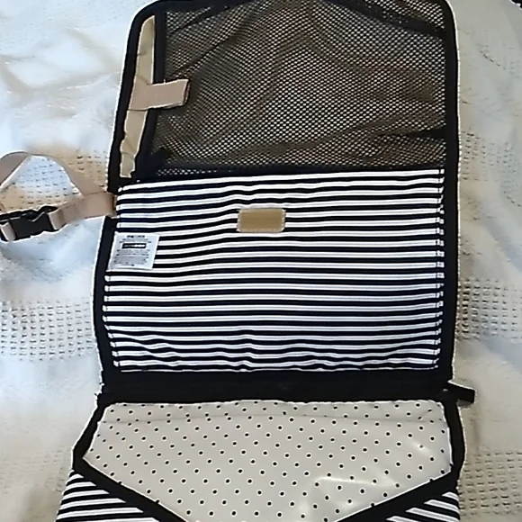 Skip HOP Baby changing pad with diaper and wipes holder. Has clip to attach to - Picture 3 of 9